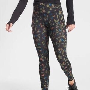Athleta Rainier Leopard Mid-Rise Tight Ancient Forest Print, XS